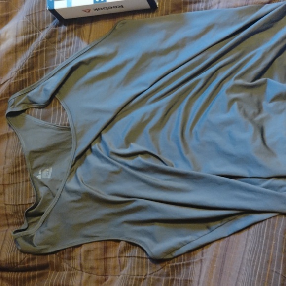 Reebok 3 pack performance tanks - Picture 3 of 5